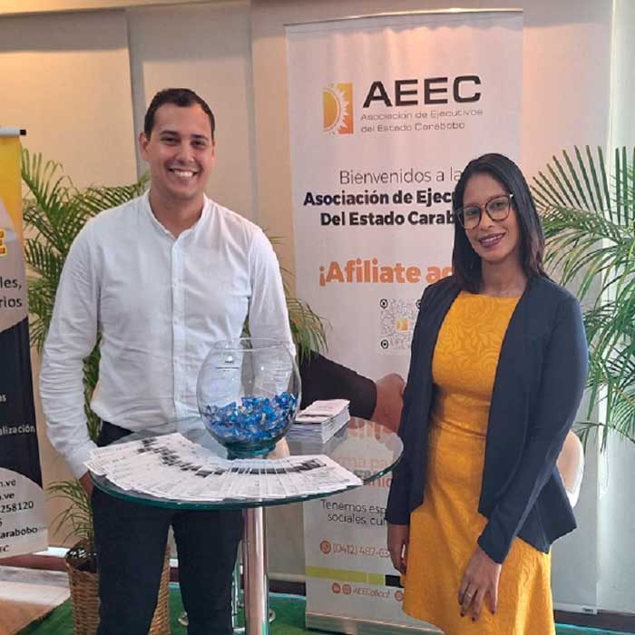 not700-aeec-acompaña-a-servicios-hosting