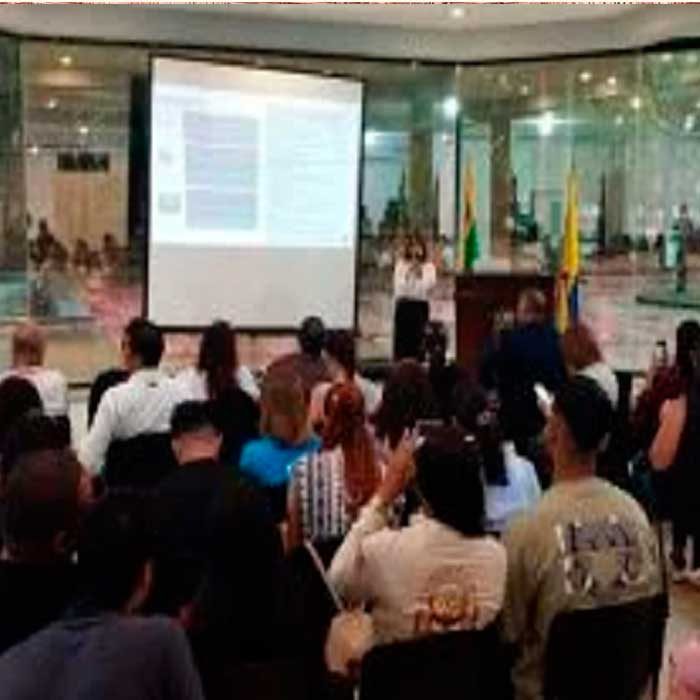 not700_relaciones-industriales